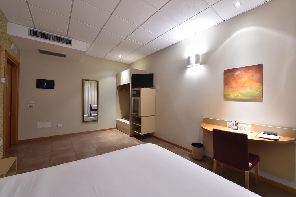 Tatì Hotel Lugo  Ngoại thất bức ảnh