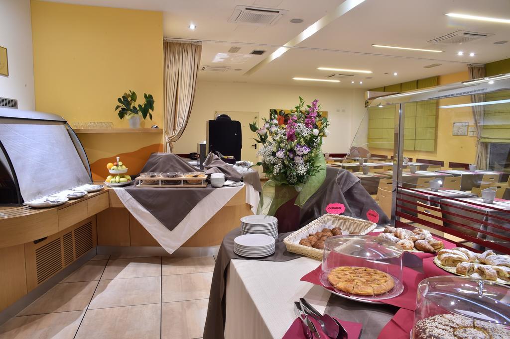 Tatì Hotel Lugo  Ngoại thất bức ảnh